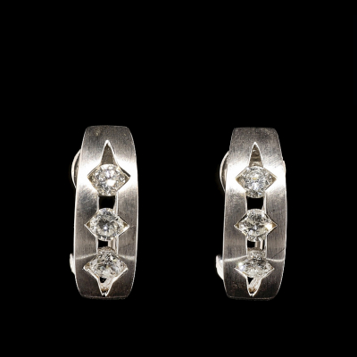 Pendientes de oro blanco 18K con diamantes.  