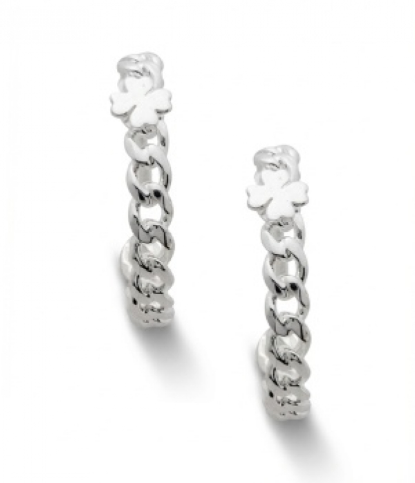 Pendientes de aro en plata representando cadena con decoración de trévol central.
