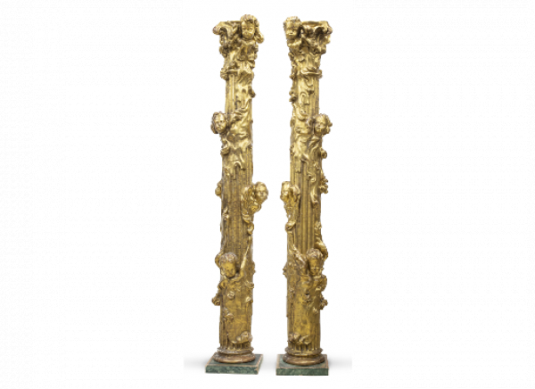 Pareja de columnas barrocas de madera tallada y dorada con cabezas de putti.  Trabajo español, primer cuarto del S. XVIII. 