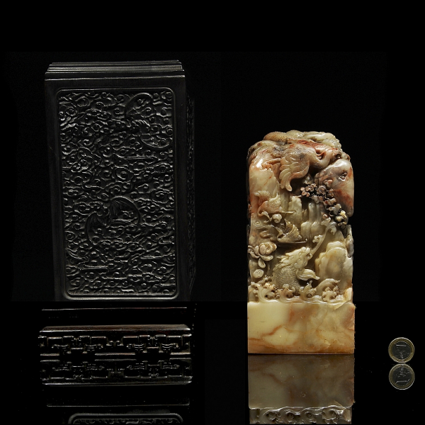 Gran sello de Shoushan "Bestias", con caja de madera, dinast&iacute;a Qing.