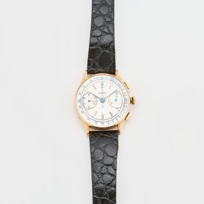 NIMER. Reloj cron&oacute;metro de pulsera para caballero, c.1940. En oro y correa de piel. 