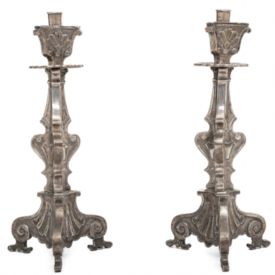 Pareja de candeleros en plata del siglo XIX