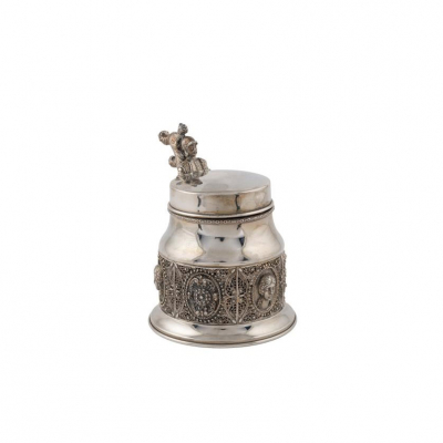 Bote para tabaco o cigarrera en plata española punzonada, ley 916. España, S. XX.