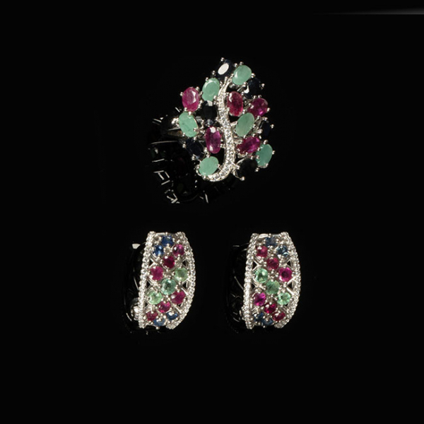 Conjunto de joyas de plata zafiros, esmeraldas y rubíes 