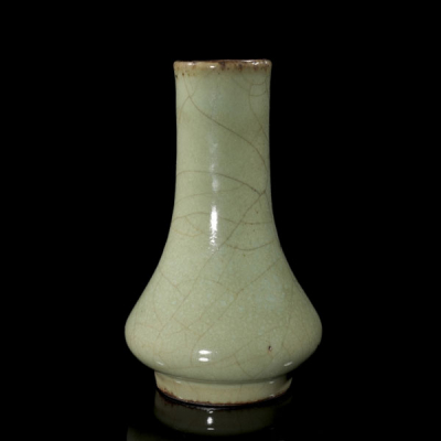 Jarrón de cerámica con vidriado celadón de Longquan, dinastí Ming 