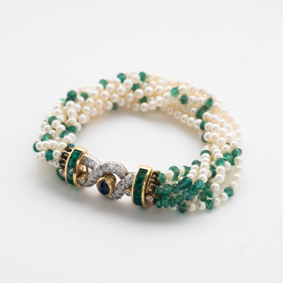 PUIG DORIA. Pulsera de ocho hilos de perlas cultivadas y cuentas de esmeralda de 3 &ndash; 3,5 mm. 