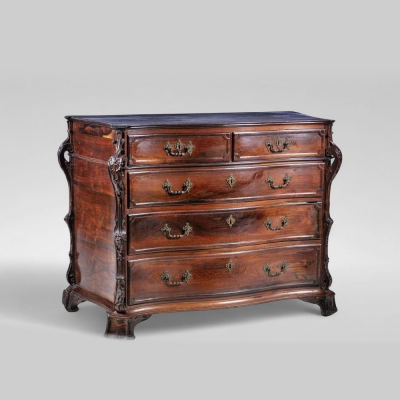 Cómoda portuguesa en madera de palosanto (Brasil), Escuela Portuguesa Siglo XVIII. 