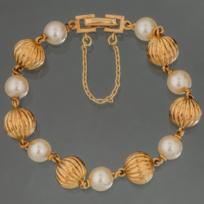 Pulsera de perlas cultivadas y bolas gallonadas en oro amarillo de 18kt