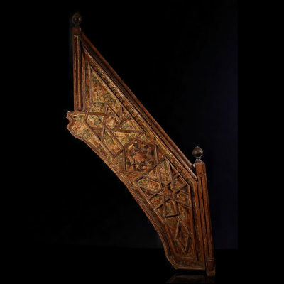 Monumental púlpito hispano-musulmán mudéjar en madera con restos de policromía, finales del siglo XV. MEDIEVAL - ARTE ISLÁMICO. 