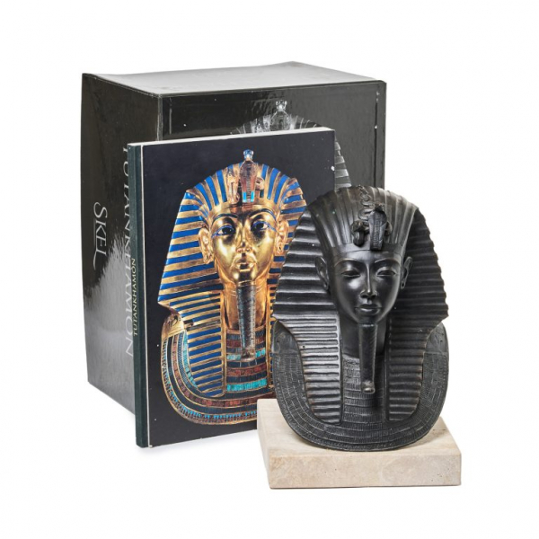 Tutankhamón. El faraón, su tumba y los tesoros reales. Edición única del busto de Tutankhamón realizado en bronce a la cera perdida.