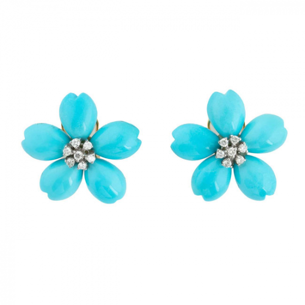 Bellos pendientes en oro amarillo, en forma de flor formada por cabuchones de turquesa 