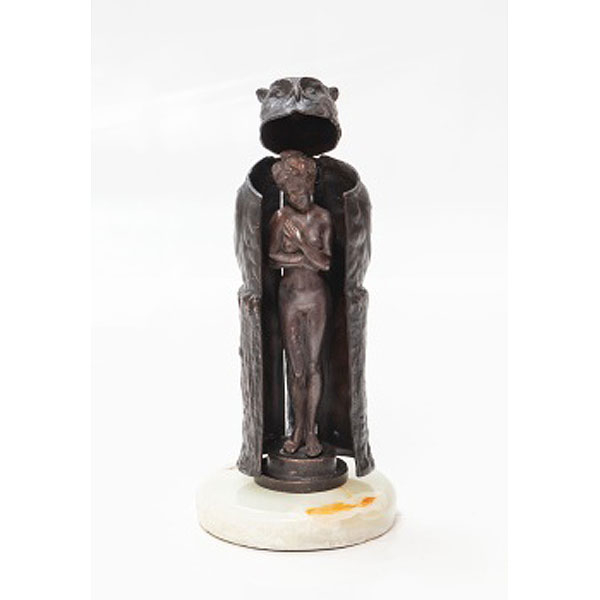 ESCUELA AUSTRIACA  (S. XX) &quot;Figura de búho con dama interior&quot;