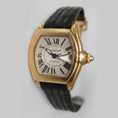 Reloj cab. suizo, CARTIER Roadster, ref 2524. Sólida caja barrilete en oro amarillo 