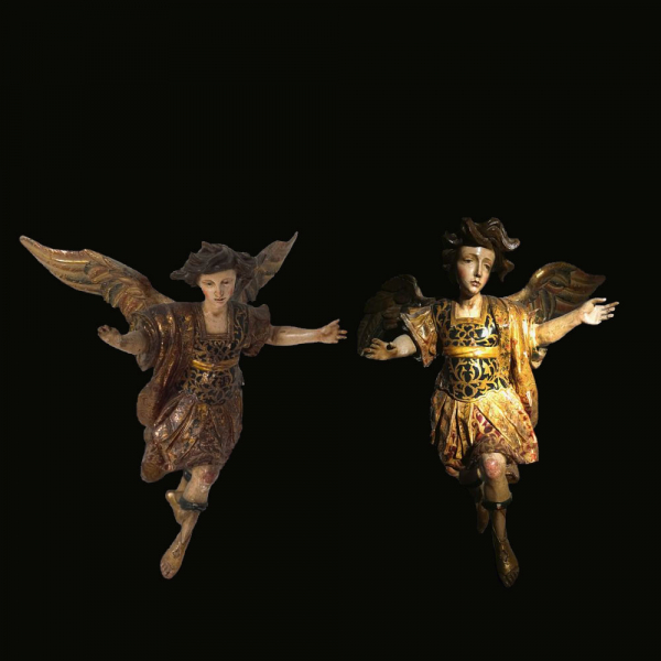 Manuel de Chili "Caspicara" (Quito, 1723 - 1796). Pareja de &aacute;ngeles.    Madera tallada, policromada, dorada y estofada. 