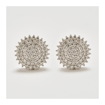 Pendientes diseño circular en oro blanco con diamantes talla brillante engastados en garras.