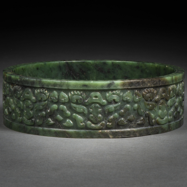 Recipiente chino realizado en jade verde de la Dinastia Qing(1644-1912)