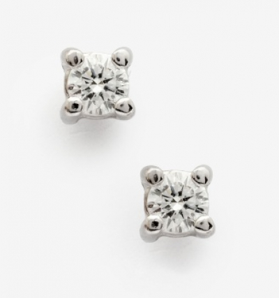 Pendientes solitario en oro blanco y diamantes talla brillante con un peso total de 0,15 cts. aprox.