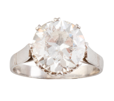 Sortija solitario con brillante de 3,77 ct aprox engastado en garras.   En montura de oro blanco de 18 K.