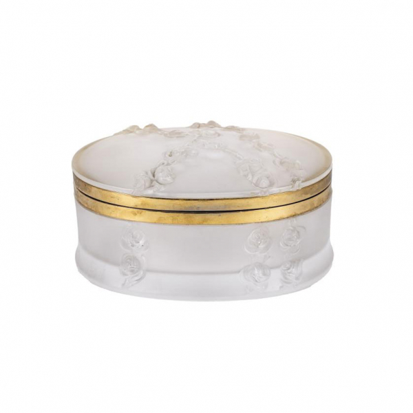 Caja en cristal prensado Lalique Roses en relief. Años 80.   Modelo Roses de la firma francesa Lalique, creado en 1914.