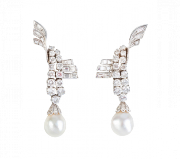 Elegantes pendientes largos años 50, con perillas de perlas colgantes de piezas con diseño de alas de brillantes y baguettes
