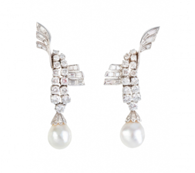 Elegantes pendientes largos años 50, con perillas de perlas colgantes de piezas con diseño de alas de brillantes y baguettes