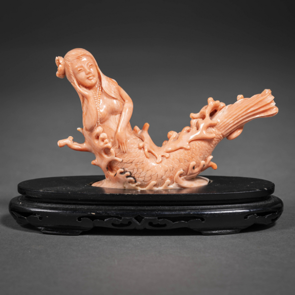 "Diosa de la Antigüedad" Figura de coral chino tallado a mano del primer tercio del siglo XX.