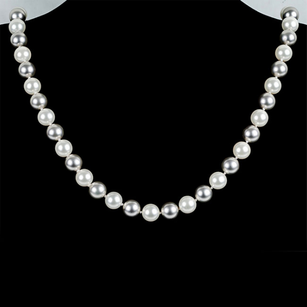 Collar largo de 68 bellas perlas blancas australianas (34 uds) y grises de Tahit&iacute;  