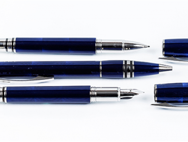 Juego de bolígrafo, estilográfica y rotulador de la firma MONTBLANC, colección Starwalker: modelo Cool blue.