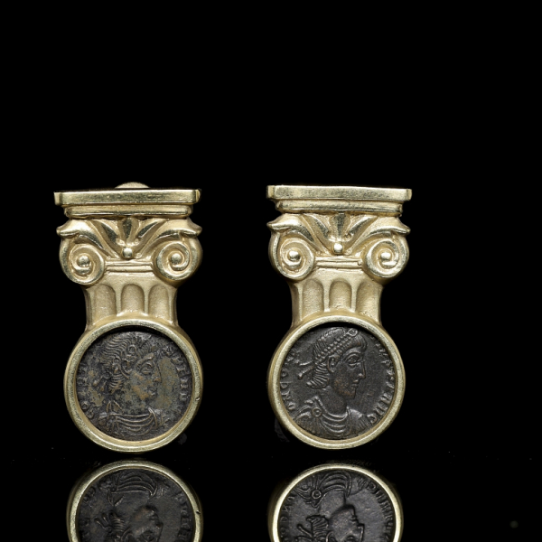 Pendientes oro amarillo 14K de con monedas romanas y columna corintia. 