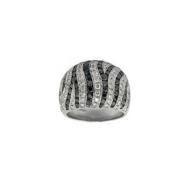 Sortija de alta joyería, en oro blanco 18 K, diseño 'bombé' con pavé de diamantes talla brillante, blancos y negros