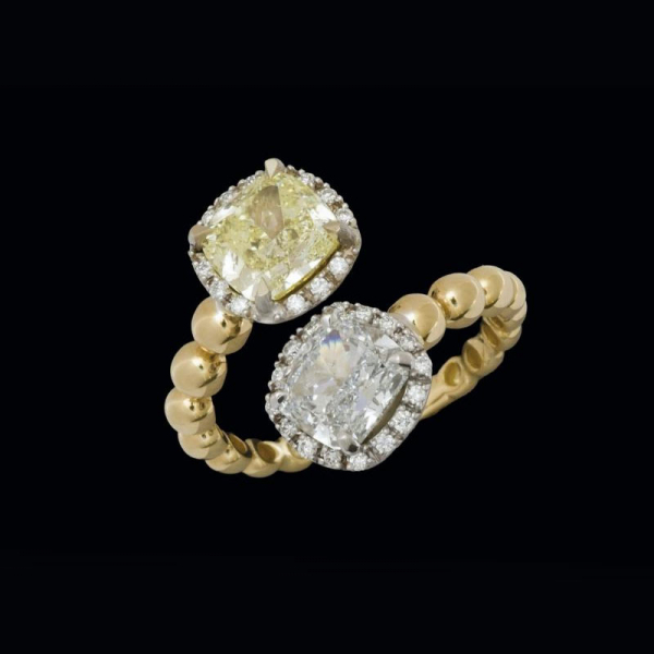 ANILLO TU Y YO de oro amarillo y blanco de 18 K. con diamante fancy intense yellow y diamante blanco 