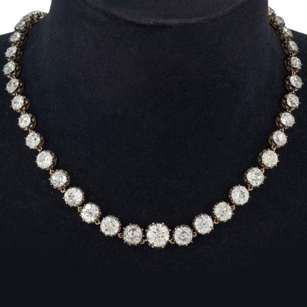 Magnífico collar diamantes talla antigua 64,70 ct. 