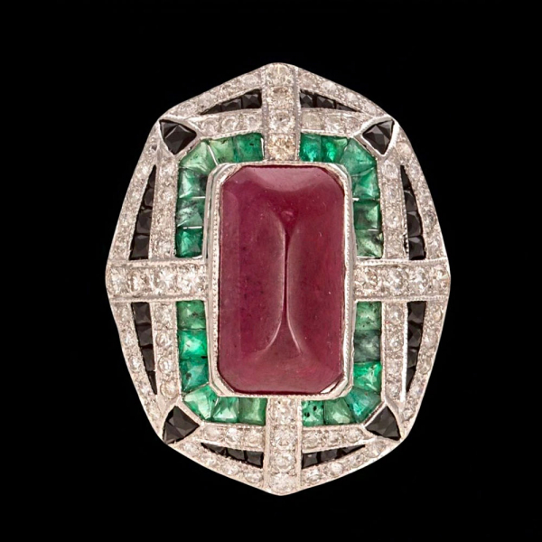 Gran Anillo en plata con rubí central, esmeraldas, ónix y diamantes.