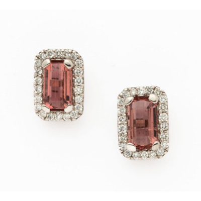 Pendientes en oro blanco con turmalinas orladas de diamantes talla brillante con un peso total de 0,50 cts. aprox.