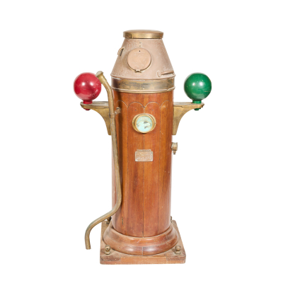 Bitácora inglesa de barco en madera barnizada y latón dorado de la manufactura Sestrel de Henry Browne &amp; son, ppios. del s.XX.