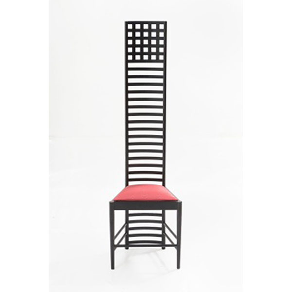 Silla modelo "Hill House" editada por Cassina y diseñada por Charles Renni Mackintosh, con estructura en madera de fresno teñida en negro y asiento tapizado en tela granate. Italia. S. XX