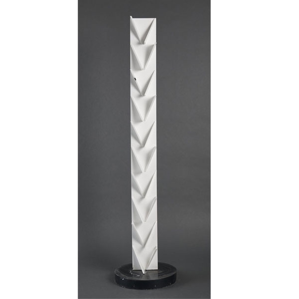 PEDRO MARTÍNEZ OSORIO – Se desconoce título – 3 esculturas en acero con esmalte blanco. 