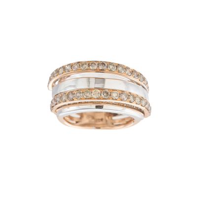 Sortija en oro rosa y blanco con dos bandas de diamantes talla brillante.