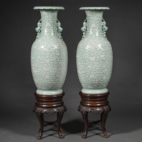 Importante pareja de jarrones chinos en porcelana de celadón. Trabajo Chino, Siglo XIX