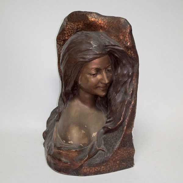 &quot;Cabeza de mujer&quot; relieve