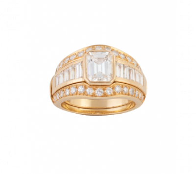 Sortija con diamante talla esmeralda de 1,31 ct aprox, con doble montura, desmontable.   En oro amarillo de 18K.