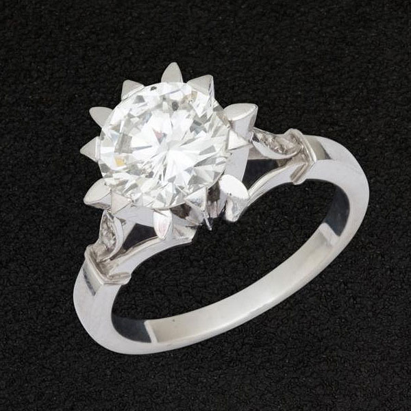 Anillo de platino con brillante 