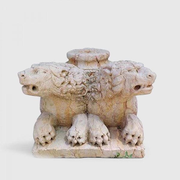 Espectacular base escultórica de columna en mármol con pareja de leones tumbados, Italia, Venecia, siglo XVIII.