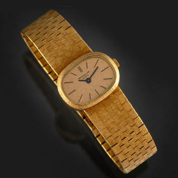 Reloj Vintage PATEK PHILIPPE modelo &quot;ELLIPSE&quot;.   En oro amarillo 18K.  