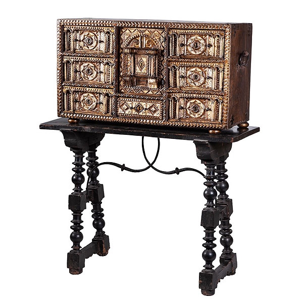 Bargueño español con capilla central arquitectónica, S. XVII