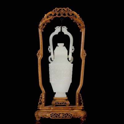 Jarrón colgante de jade blanco, dinastía Qing.