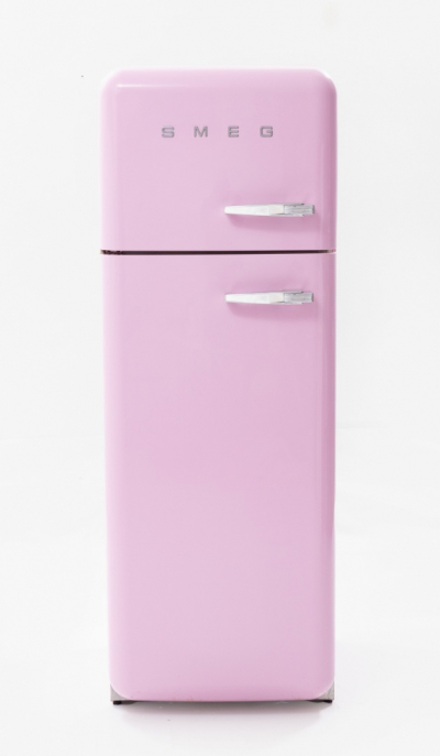 Nevera Smeg en tono rosa. Época: S. XX