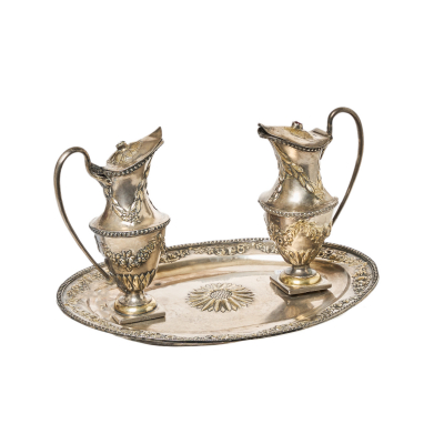 Conjunto de vinajeras litúrgicas en plata española punzonada J. Marti y Rodes, segunda mitad de s.XVIII.