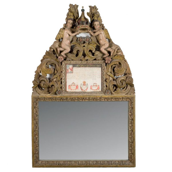 Gran espejo realizado a partir de una parte de retablo