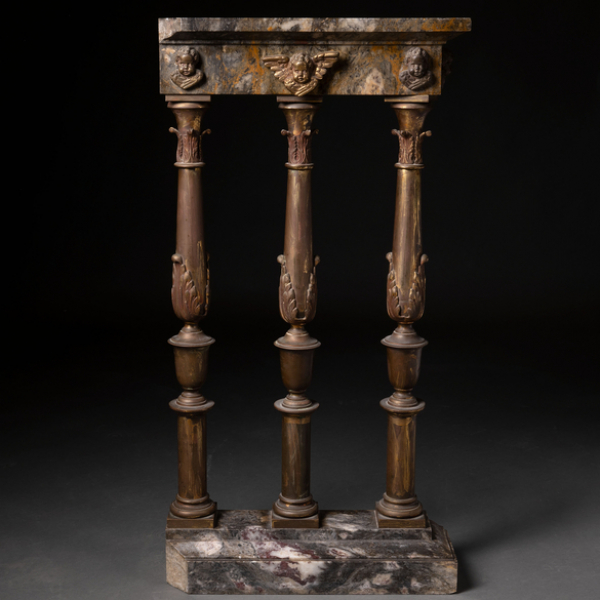 Balaustrada en mármol en bronce y latón de finales del siglo XIX